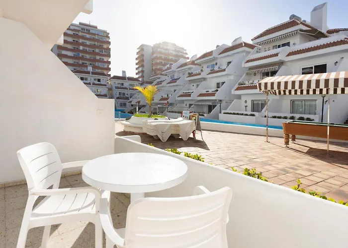 Home2book Tropical Poolside Retreat, Americas شقة