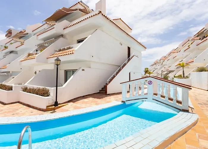 Home2book Tropical Poolside Retreat, Americas