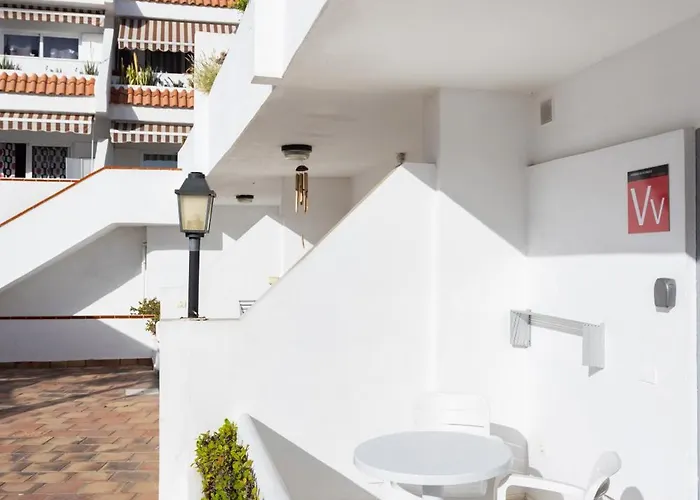 Home2book Tropical Poolside Retreat, Americas