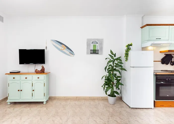 Home2book Tropical Poolside Retreat, Americas